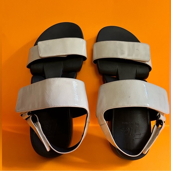 Figs by Figueroa Figulous Crinkled Patent Leather Flex Sandals (size EU 39/US 9) - Picture 1 of 14